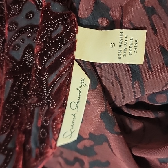 French Laundry Rayon Silk Jacquard Button Up Long Sleeve Blouse Deep Red Small - Picture 3 of 3
